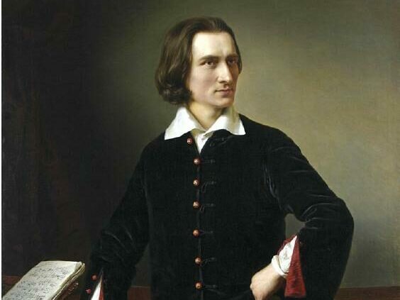A Liszt Ferenc évfolyam koszorút helyezett el a zeneszerző szobránál - Liszt ferenc e1677059144912